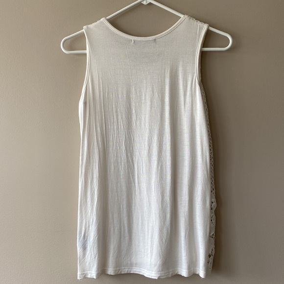 Suzy Shier Sleeveless Lace Overlay Top - Picture 2 of 6